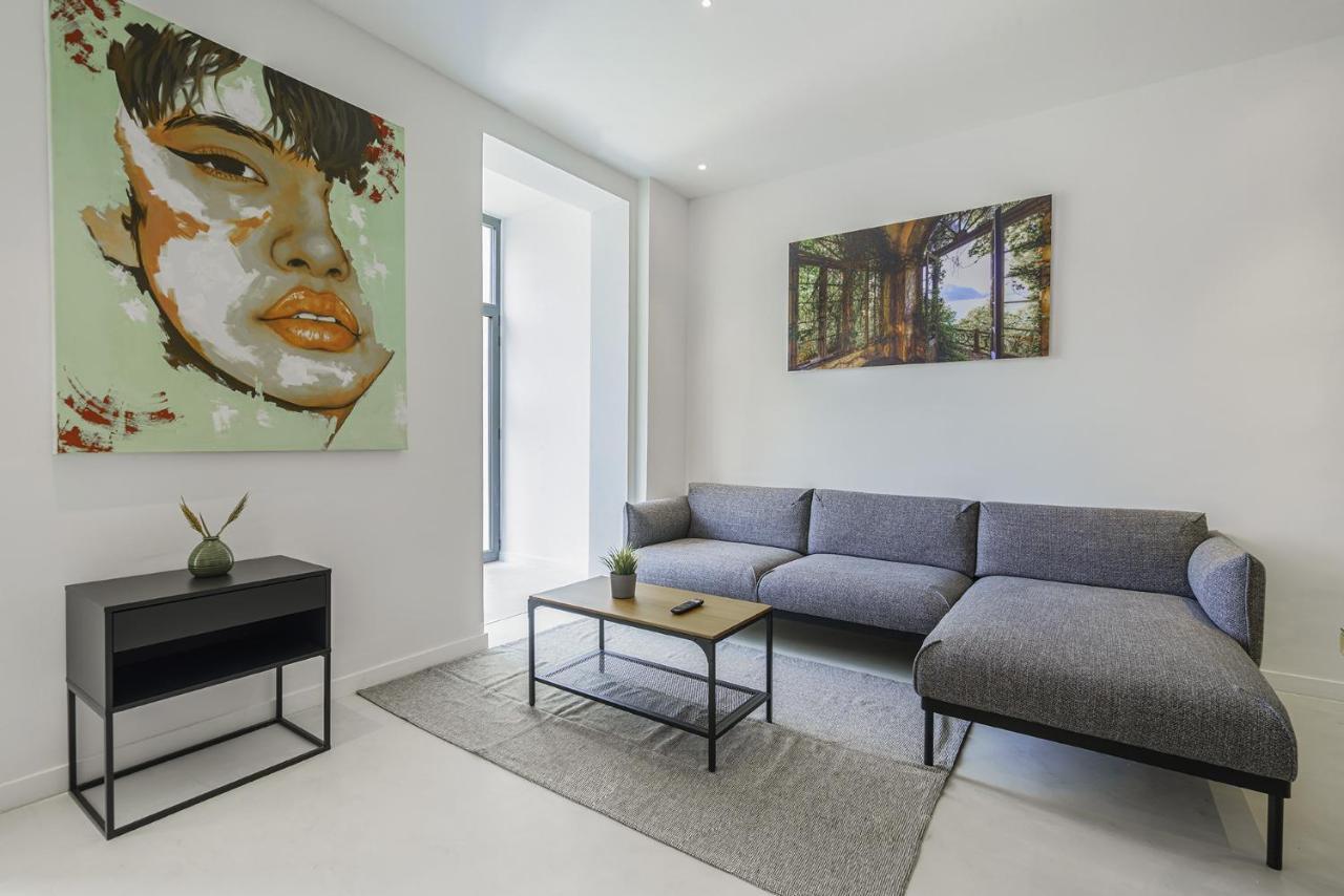 The White Flats Sant Antoni — Photos 1